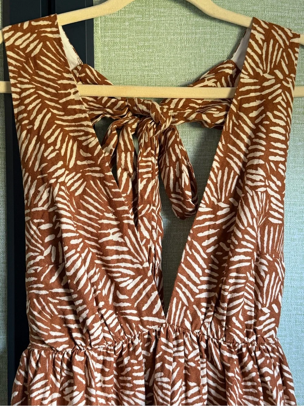 House of Harlow 1960 Tropical Leaf Plunge Open Back Linen Mini Dress, Size M - Picture 2 of 8